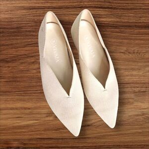 Vivaia Varun Pointed Toe V-Cut Flats Cream Ivory Women's Size 39 8 8.5